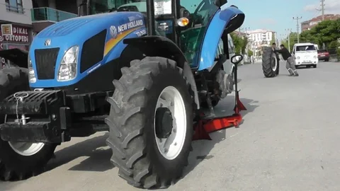 Konya'da Traktör Tekerleği Fırladı