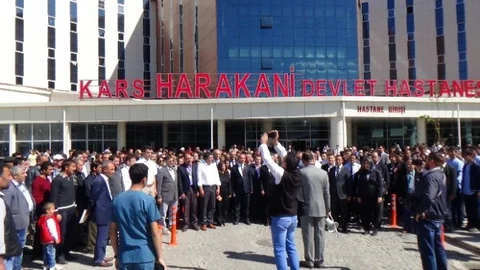 Kars'ta Sağlık Çalışanları Protesto Düzenledi