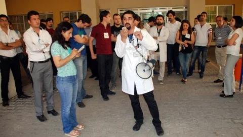 Midyat'ta Sağlık Çalışanları İş Bıraktı