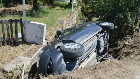 Bursa Orhangazi'de Otomobil Devrildi