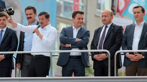 Başbakan Davutoğlu'ndan Öksüz Çocuklara Destek Programı