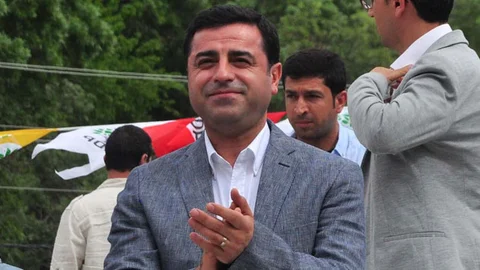 Demirtaş Batıda ve Doğuda Farklı Konuşuyor Mu?