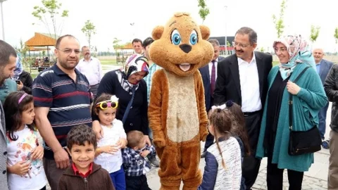 Mehmet Özhaseki Harikalar Diyarı'nda