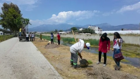 Kumluca Yürüyüş Yoluna Çiçekler Eklendi