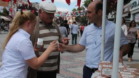 Edirne'de Kandil Simidi İkramı
