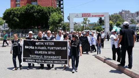 Mersin’de Sağlık Çalışanları Yürüdü