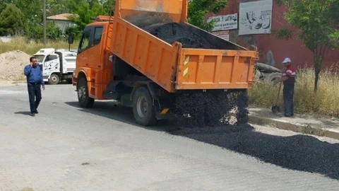 Besni'de Yollar Yenileniyor