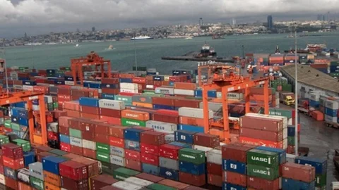 İzmir'de İhracat ve İthalat Düşüşte