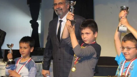 Tepebaşı'nda Genç Satranççılar Turnuvada Bir Araya Geldi