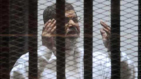 Mursi'nin İdam Kararı Ertelendi