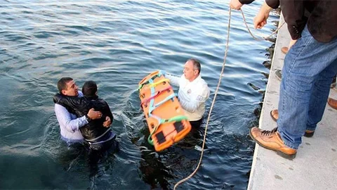 İzmir Aliağa'da Denize Düşen Sara Hastası