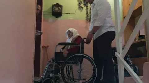 Kartepe'de Tekerlekli Sandalye Desteği