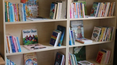 Van'da Okullara Kütüphane Kuruldu