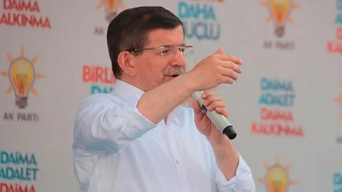 Başbakan Davutoğlu'dan Eleştiriler
