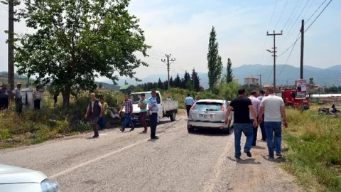 Sındırgı'da Üç Araçla Trafik Kazası