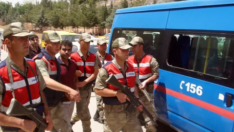 Şanlıurfa'da jandarma, 5 yıldır aranan suçlu H.Ç'yi yakaladı