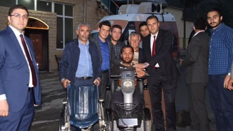 Tortum'da akülü tekerlekli sandalye dağıtımı