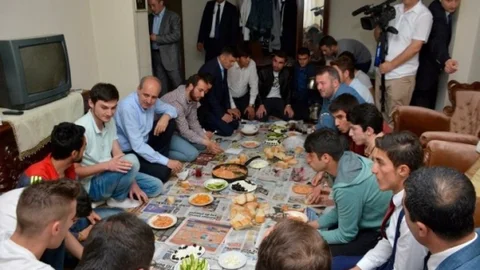 Ordu'da Miting Sonrası Öğrencilerin Evine Misafir Oldu