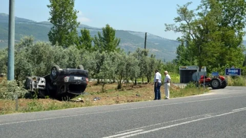 Bursa'da traktörle çarpışan cip takla attı