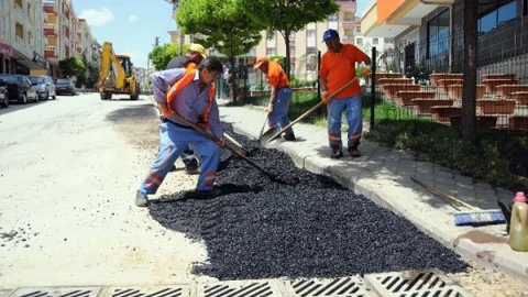 Pursaklar'da asfalt ve yama çalışmaları sürüyor