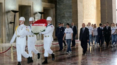 Yenimahalle'de Hentbol Takımı Anıtkabir'i Ziyaret Etti