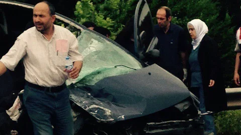 Kocaeli'de otomobil ve kamyonetin çarpıştığı kazada 5 kişi yaralandı