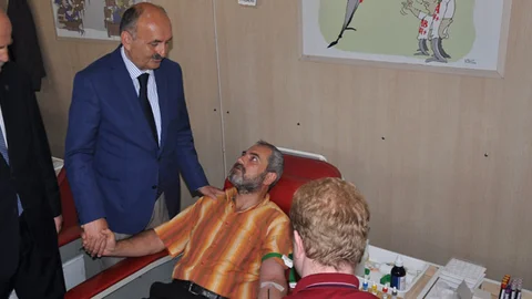 Bursa'da Sağlık Bakanı Müezzinoğlu vatandaşlarla buluştu