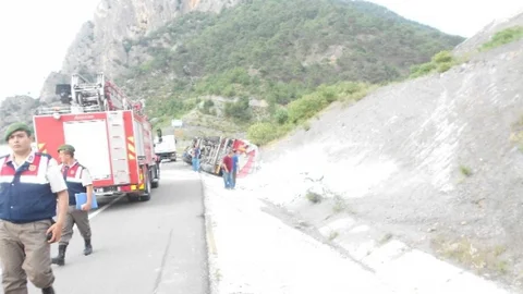 Osmaneli'de TIR kazası: Sürücü hastaneye kaldırıldı