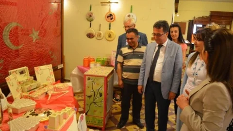 Edremit'te Ahşap Boyama Kursu Sergisi