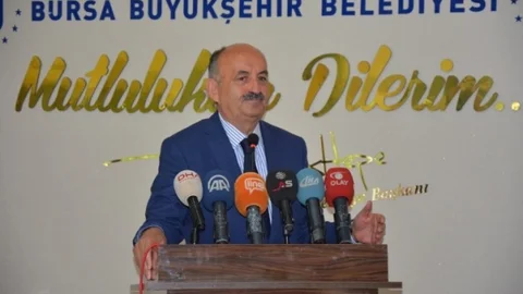 Sağlık Bakanı Müezzinoğlu, Türk Tabipler Birliği'ni eleştirerek sağlık hizmetlerindeki gelişmeleri sorguladı.