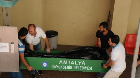 Antalya'da öldürülen Suriyeli kadının cenazesi morgdan alındı