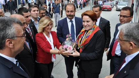Bilecik'te Akşener esnafı ziyaret etti