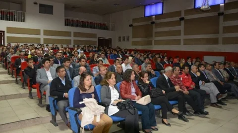 Aşkale'de sandık görevlilerine oy pusulaları teslim edildi