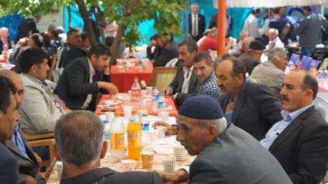 Kars'ta muhtarlarla bir araya geldi