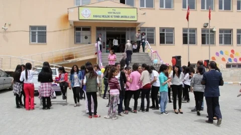 Başkale'de yılsonu şenliği düzenlendi