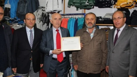 Bayburt'ta 2013 Yılı Vergi Rekortmenlerine Teşekkür Belgesi Verildi