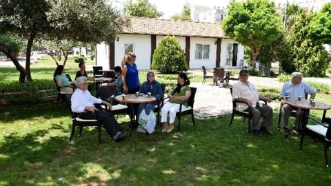 Muratpaşa'da Yaşlı Evi hizmet vermeye başladı