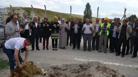 Çorum'un İskilip ilçesinde içme suyu şebekesi yenileme çalışmaları başladı.
