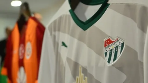 Ziraat Türkiye Kupası finalinde Bursaspor ve Galatasaray'ın giyeceği formalar belli oldu.