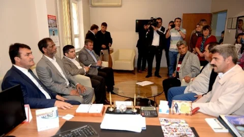 Osmangazi'de Başkan Dündar, öğrencilerle badminton oynadı