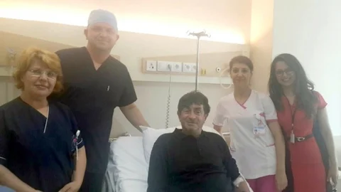 İzmir'de Turan Özdemir katarakt ameliyatı oldu