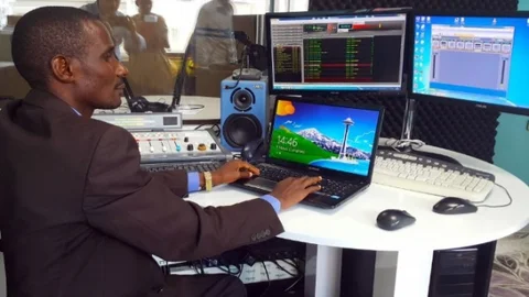 Uganda'da TİKA'dan Radyoculuk Eğitimi