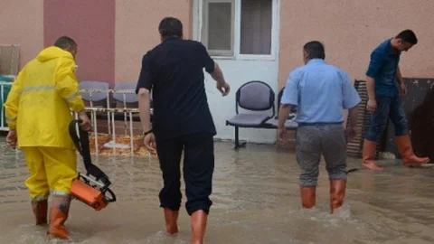 Aksaray'da yoğun yağışın ardından mahsur kalan 10 kişi kurtarıldı