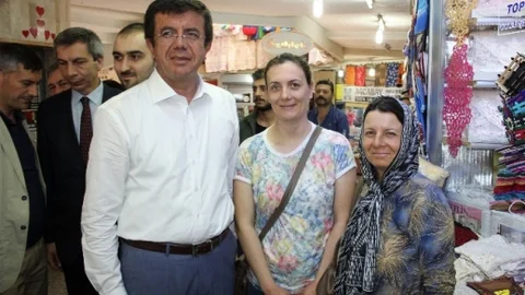 Denizli'de esnafı ziyaret eden Nihat Zeybekci, sorunları dinledi