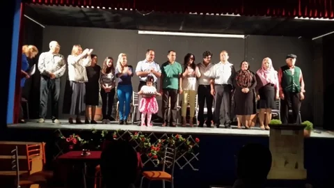Balıkesir'in Ayvalık ilçesinde tiyatro gösterimi izleyicilerden tam not aldı