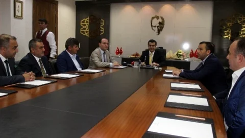 Kayseri'de Kayserispor Yönetimi Vali Düzgün'ü ziyaret etti