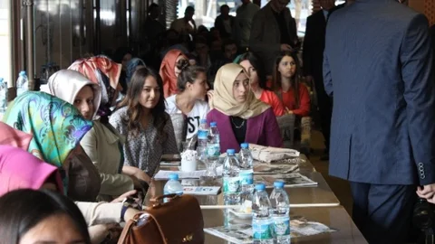 Eskişehir'de üniversite öğrencilerine şiir okuma tavsiyesinde bulunan Milli Eğitim Bakanı Nabi Avcı, edebiyatın önemine vurgu yaptı.