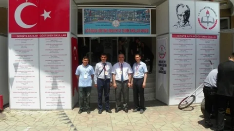 Ankara'da Liselilerin Zeytin Kırma Makinesi İlgi Odağı Oldu