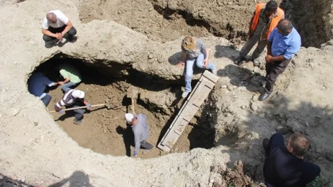 Samsun'da tarihi mezar kazı çalışmaları sürüyor