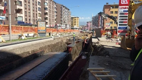 Erzurum'da Bosna Caddesi'nde dere rehabilitasyonu yapılıyor